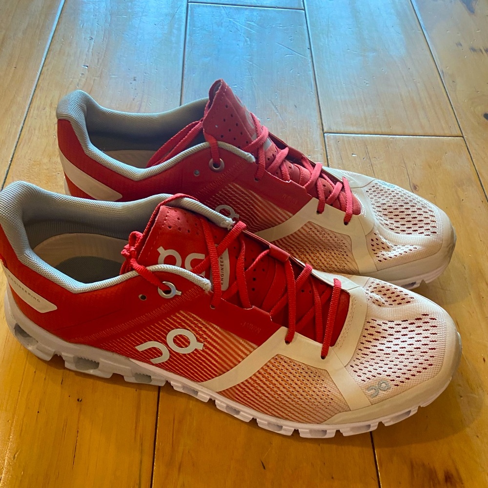 On Cloudflow Running Shoes size 8.5